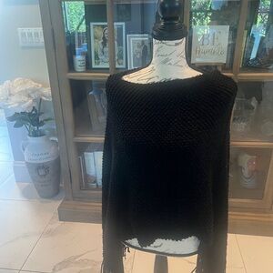 Boutique Elegant Black Knit Sweater/Poncho